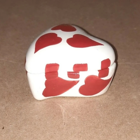 Red And White Heart Shaped Trinket Box - Picture 2 of 9